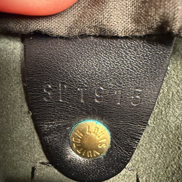 Louis Vuitton Speedy 35 – Epi Leather in Noir - Picture 9 of 9